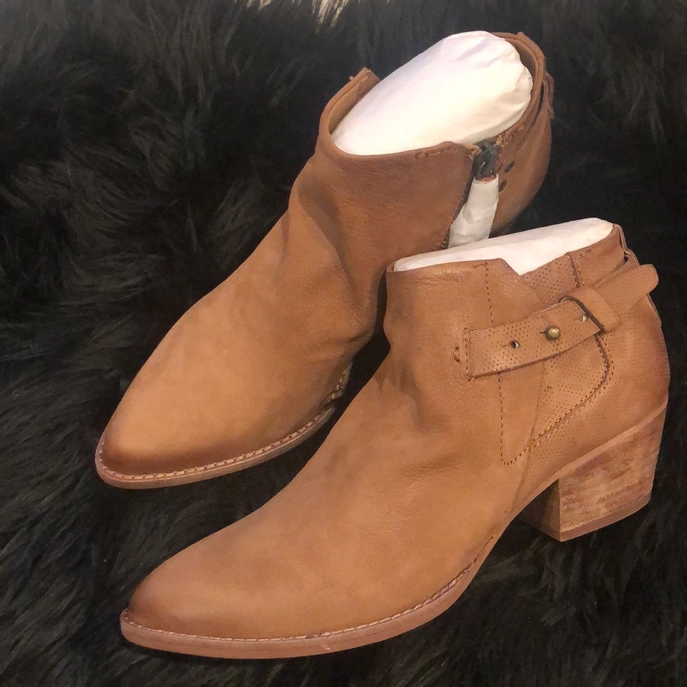 NWT Dolce Vita “Sierra” booties